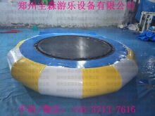 充气水上蹦床图片 高清充气水上蹦床图片大全